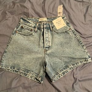 NWT Abercrombie & Fitch High Rise Dad jean shorts curve Love